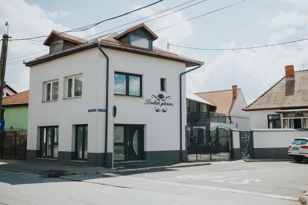 Hotel Endlich Zuhause à Sibiu Extérieur photo