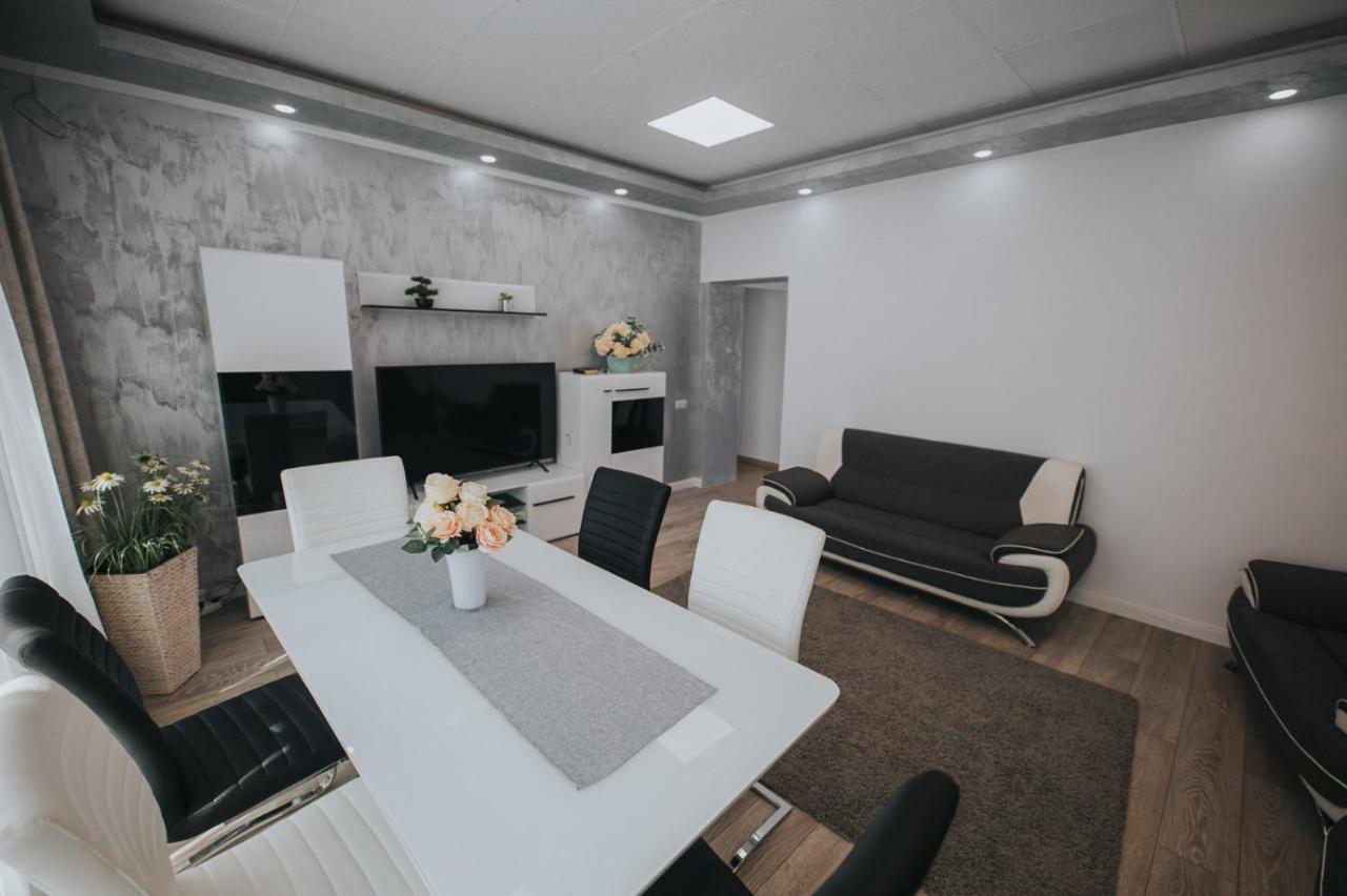 Hotel Endlich Zuhause à Sibiu Extérieur photo